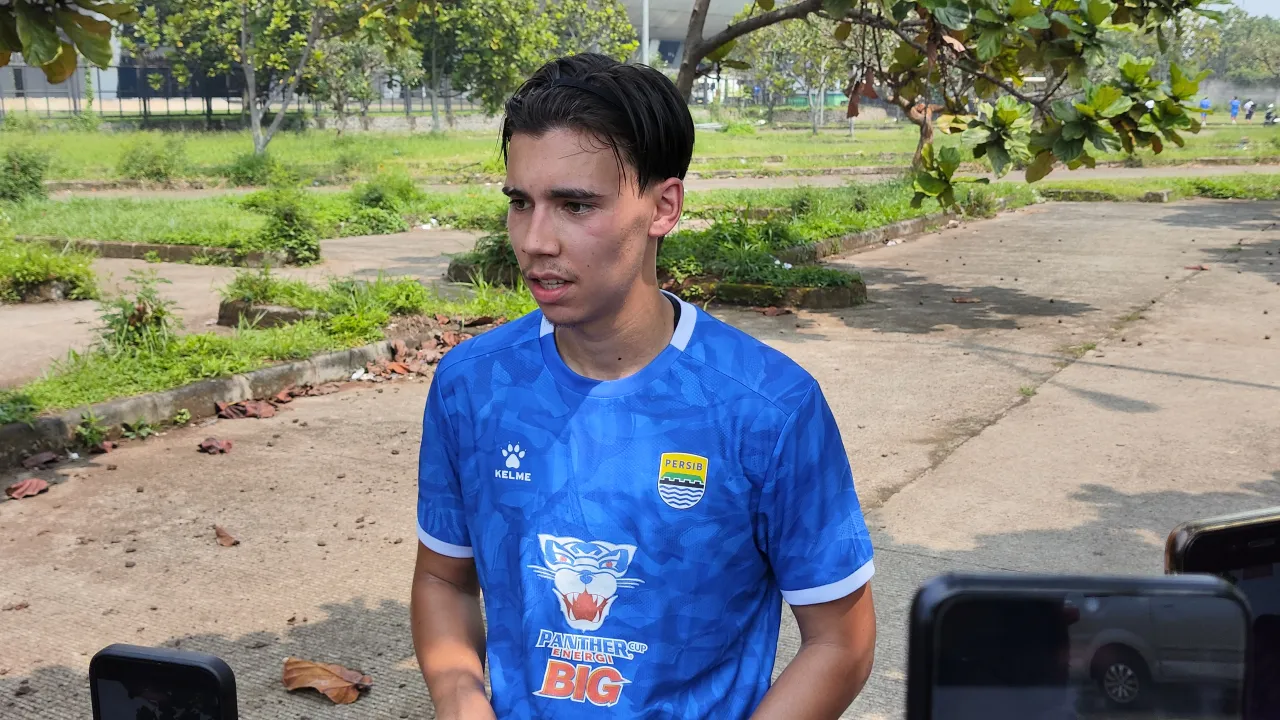 Bek muda Persib, Dion Markx