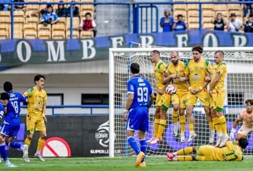 Prediksi Skor Persebaya vs Persib: Nazwaa Saqinaa Jagokan Pangeran Biru