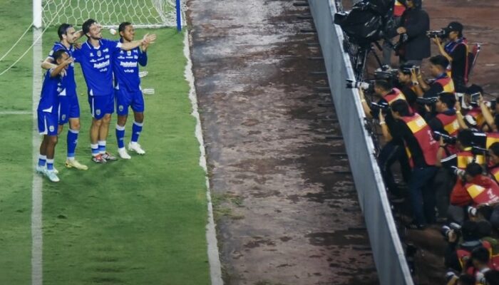 Hasil Babak Pertama: Persib Bandung Unggul 2-0 atas Persik Kediri Lewat Dua Penalti