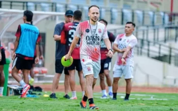 Pelatih Persijap Jepara, Mario Lemos terus menggembleng tim asuhannya