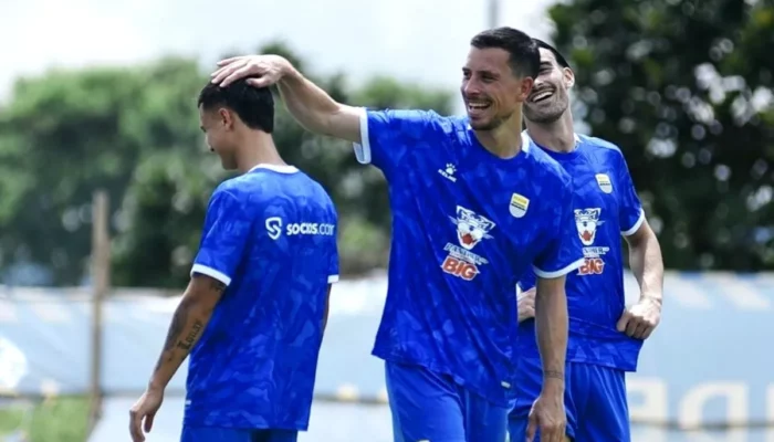 Eliano Reijnders Targetkan Kemenangan Persib atas Borneo FC Demi Jarak Aman di Puncak Klasemen