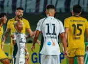 Potret saat pemain PSS Sleman bertandang ke markas Barito Putera di Stadion Demang Lehman, Banjarmasin, Sabtu (11/4/2026)