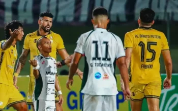 Potret saat pemain PSS Sleman bertandang ke markas Barito Putera di Stadion Demang Lehman, Banjarmasin, Sabtu (11/4/2026)