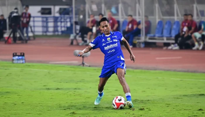 Beckham Pilih Fokus Jaga Konsistensi Persib, Tak Peduli Hasil Pesaing