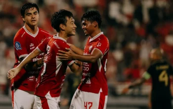 Pemain Bali United, Teppei Yachida merayakan gol ke gawang Malut United FC