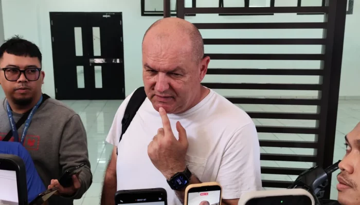 Bojan Tidak Khawatir Dua Bek Andalan Absen Akibat Sanksi