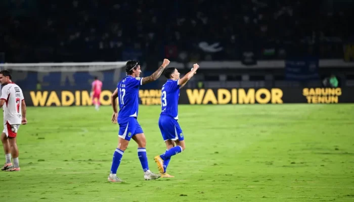 Drama Lima Gol, Persib Bandung Tundukkan Bali United 3-2 Meski Bermain Sepuluh Pemain