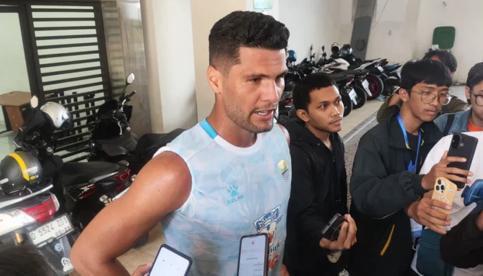 Julio Cesar Kembali Fit, Lini Belakang Persib Dapat Suntikan Kekuatan