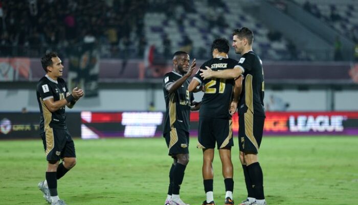 Selebrasi Rafael Struick bersama pemain Dewa United saat melawan Shan United di AFC Challenge League 2025/2026