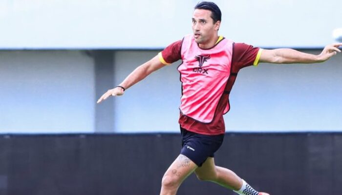 Ezra Walian berlatih bersama Persik Kediri di BRI Super League 2025/2026