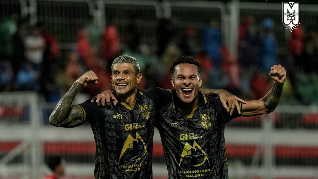 Selebrasi Ciro Alves dan Igor Inocencio di laga Malut United vs Persijap di BRI Super League, Jumat (13/02/2026)