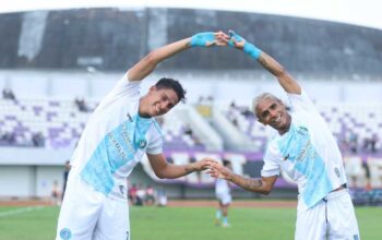 Selebrasi gol Luquinhas dan Ruyery Blanco pada laga Persita vs PSBS Biak pada pekan ke-21 BRI Super League