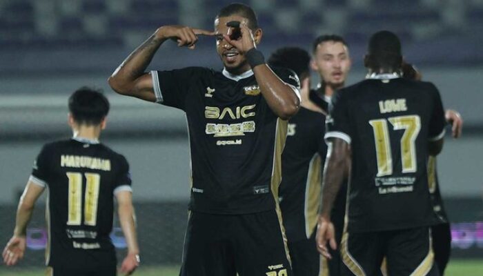 Selebrasi gol Alex Martins pada laga Dewa United vs Borneo FC di pekan ke-22 BRI Super League 2025/202