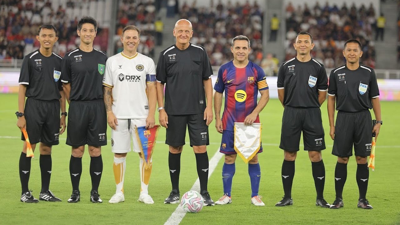 DRX World Legends vs Barcelona Legends di Stadion Utama Gelora Bung Karno (SUGBK), Jakarta, Sabtu (18/4/2026)