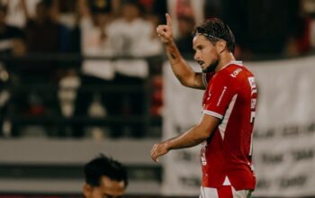 Selebrasi Thijmenn Goppel dalam laga Bali United vs Malut United di BRI Super League 2025/202