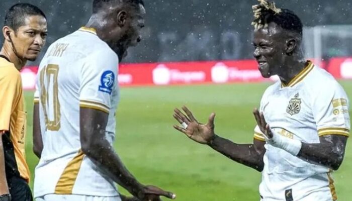 Henry Doumbia dan Moussa Sidibe saat beraksi bersama Bhayangkara FC di BRI Super League