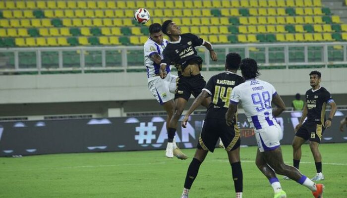 Laga Dewa United vs Persib Bandung pada pekan ke-28 BRI Super League 2025/2026