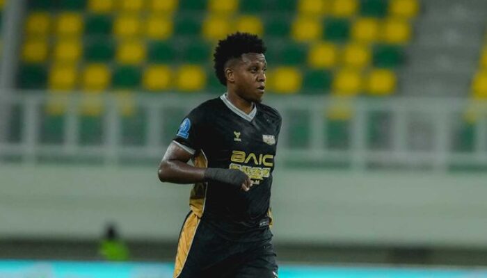 Aksi Hugo Gomes pada laga Dewa United vs PSIM Yogyakarta di pekan ke-26 BRI Super League 2025/2026