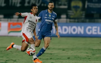 Penyerang senior Bali United, M Rahmat di laga kontra Persib Bandung
