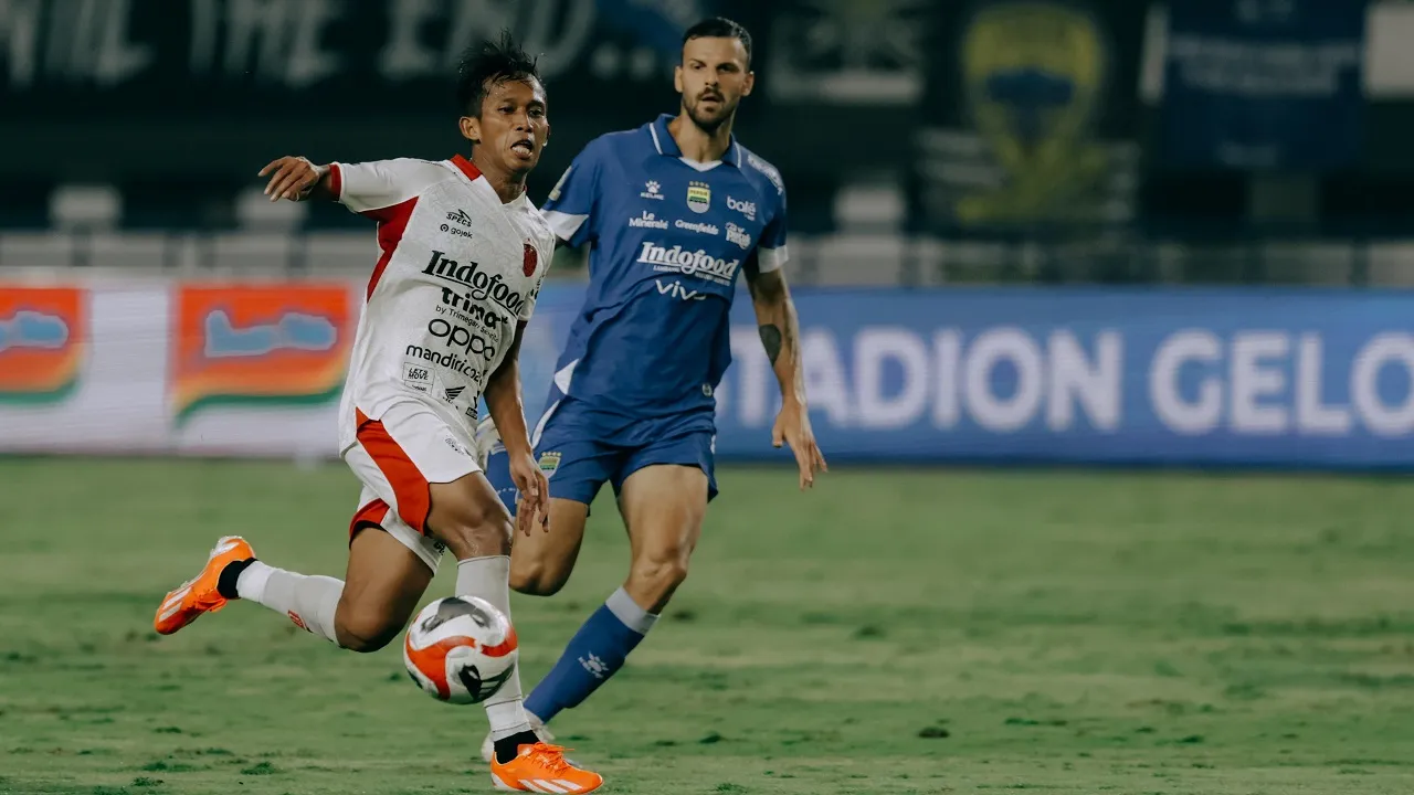 Penyerang senior Bali United, M Rahmat di laga kontra Persib Bandung