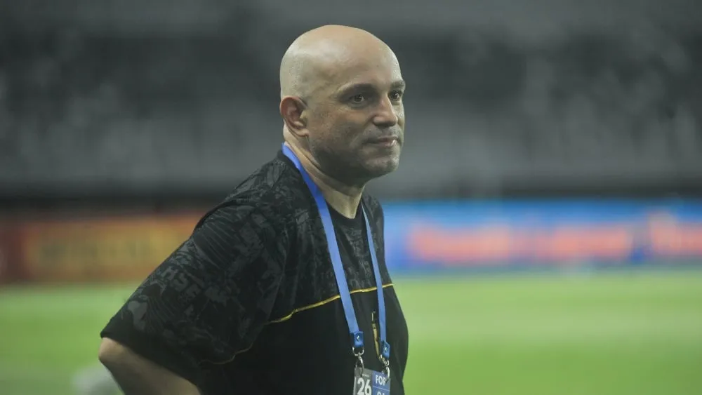 Persebaya Hadapi Tantangan Serius di GBK, Tavares Fokus Siapkan Tim secara Strategis dan Mental