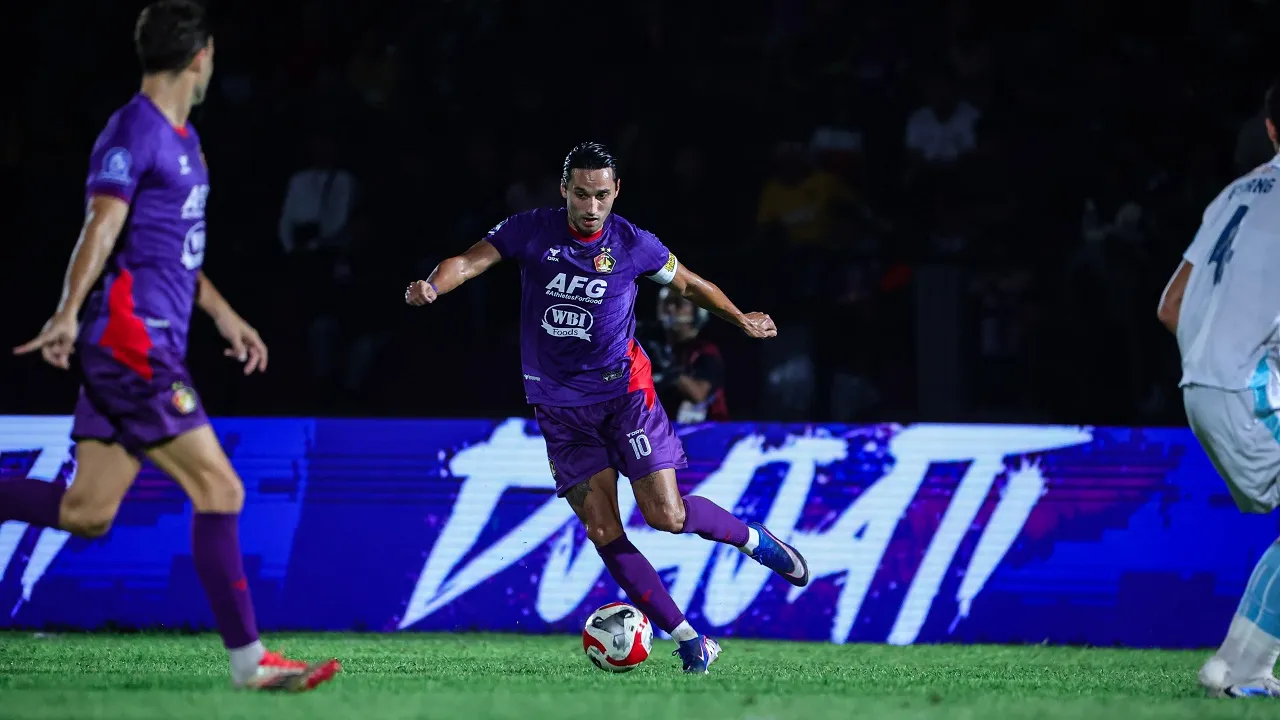 Kapten Persik Kediri, Ezra Walian diharapkan dapat kembali tampil di laga kontra Madura United