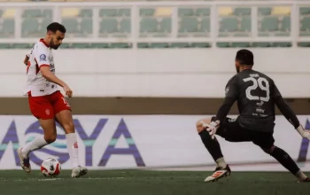 Penyerang Bali United, Jens Ravens di laga kontra Persita Tangerang