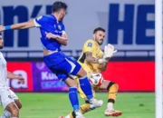 Aksi Gemilang Frigeri Jadi Kunci Arema Curi Poin di Bandung